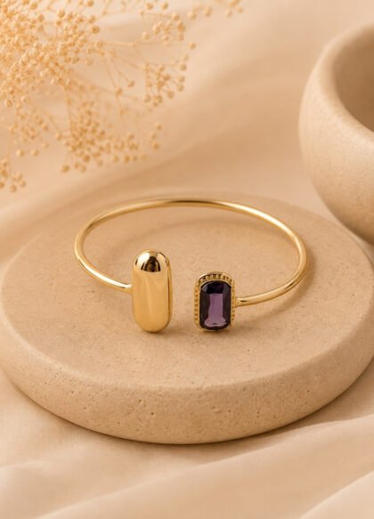 Elegant gold cuff